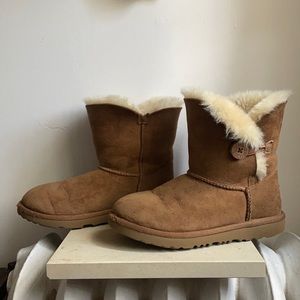 UGG Girls Sz 3 Bailey Button Boots Like New